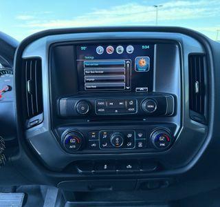 2017 Chevrolet Silverado 1500 LT Crew Cab 4WD photo 15