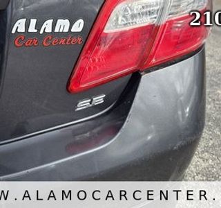 2009 Toyota Camry SE photo 12