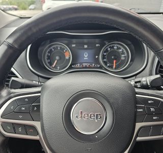 2019 Jeep Cherokee Limited FWD photo 16