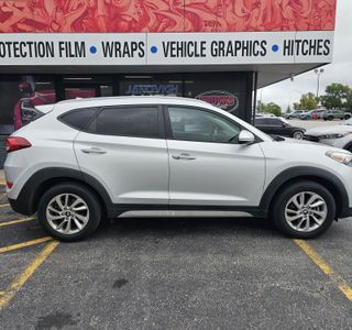 2017 Hyundai Tucson SE AWD photo 1