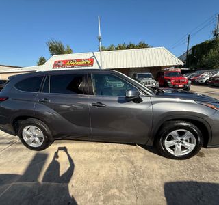 2021 Toyota Highlander LE FWD V6 photo 4
