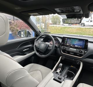 2026 Toyota Grand Highlander Hybrid MAX Platinum AWD photo 32