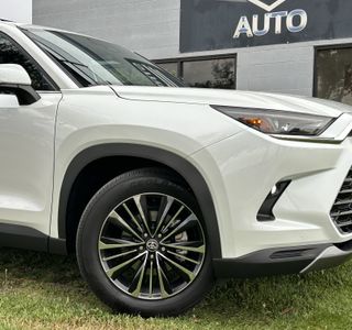 2024 Toyota Grand Highlander Hybrid MAX Platinum AWD photo 3