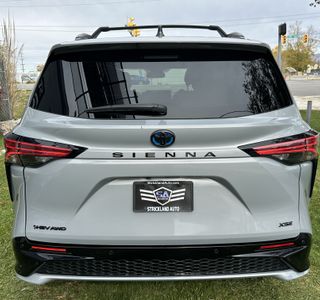 2025 Toyota Sienna XSE 7-Passenger AWD photo 8