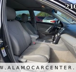 2009 Toyota Camry SE photo 16