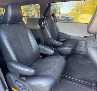2014 Toyota Sienna FWD 7-Passenger V6 photo 15