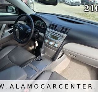 2009 Toyota Camry SE photo 15