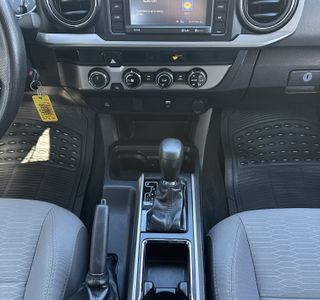 2017 Toyota Tacoma SR5 4WD photo 28