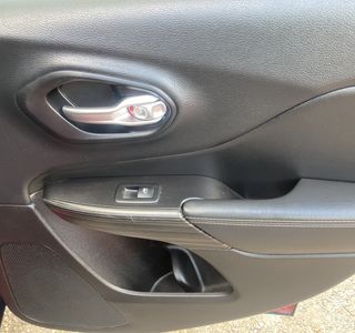 2014 Jeep Cherokee Limited FWD photo 16