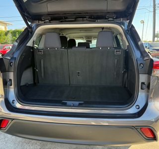 2021 Toyota Highlander LE FWD V6 photo 40
