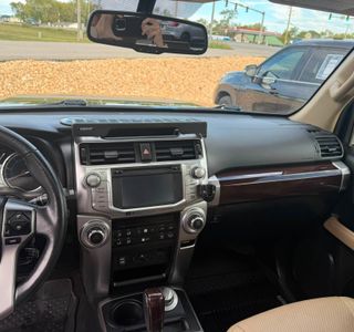 2017 Toyota 4Runner Limited 4WD V6 photo 10