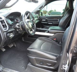 2019 RAM 3500 Crew Cab Laramie DRW 4WD photo 6