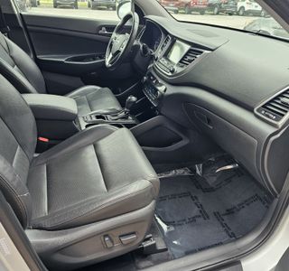 2017 Hyundai Tucson SE AWD photo 9