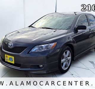 2009 Toyota Camry SE photo 1