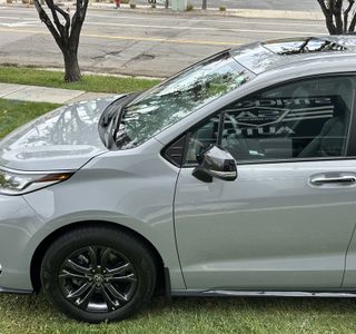2025 Toyota Sienna XSE 7-Passenger AWD photo 10