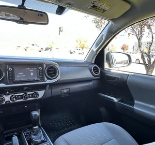 2017 Toyota Tacoma SR5 4WD photo 27