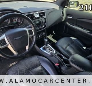 2013 Chrysler 200 Limited photo 32