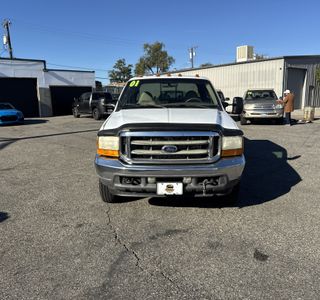 2001 Ford F-350 SD XLT Crew Cab Long Bed 4WD DRW photo 3