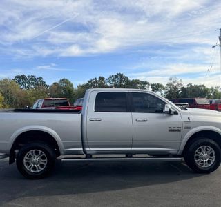 2017 RAM 3500 Laramie Crew Cab 4WD photo 4