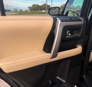 2017 Toyota 4Runner Limited 4WD V6 photo 17