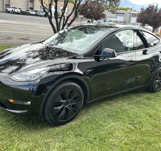 2025 Tesla Model Y Long Range AWD photo 11