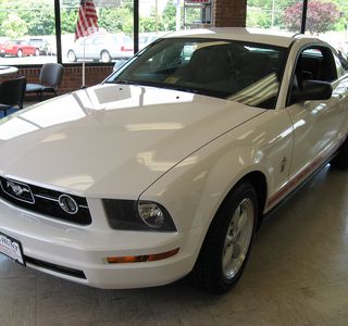 2009 Ford Mustang photo 2