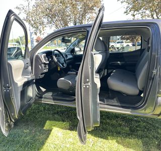 2017 Toyota Tacoma SR5 4WD photo 19