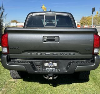 2017 Toyota Tacoma SR5 4WD photo 8