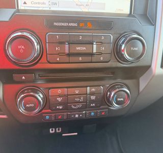 2018 Ford F-150 Lariat Crew Cab 4WD photo 16