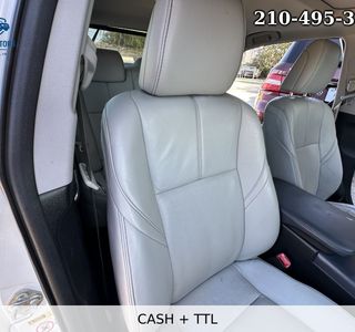 2013 Toyota Avalon Hybrid Limited photo 32