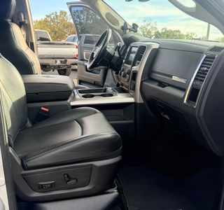 2017 RAM 3500 Laramie Crew Cab 4WD photo 13
