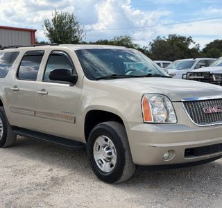 2011 GMC Yukon XL SLT-1 3/4 Ton 4WD photo 3