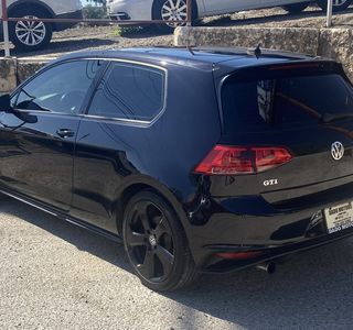 2015 Volkswagen GTI S 6M 2-Door photo 3