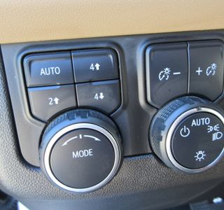 2022 Chevrolet Suburban Premier 4WD photo 19