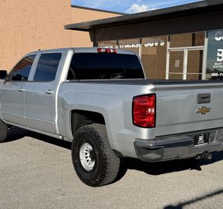 2017 Chevrolet Silverado 1500 LT Crew Cab 4WD photo 10
