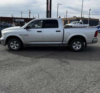 2013 RAM 1500 SLT Crew Cab SWB 4WD photo 1