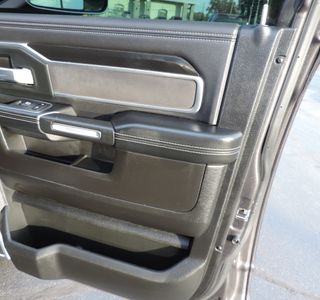 2019 RAM 3500 Crew Cab Laramie DRW 4WD photo 17