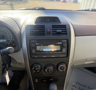 2013 Toyota Corolla photo 13