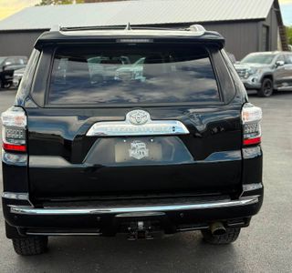 2017 Toyota 4Runner Limited 4WD V6 photo 5