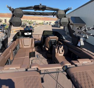 2025 Malibu M242 photo 14