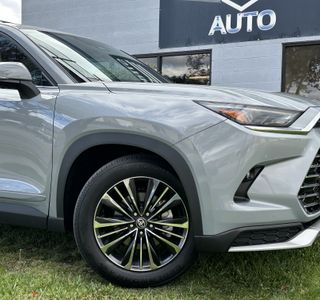 2026 Toyota Grand Highlander Hybrid MAX Platinum AWD photo 3