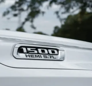 2019 RAM 1500 Limited Crew Cab SWB 4WD photo 13