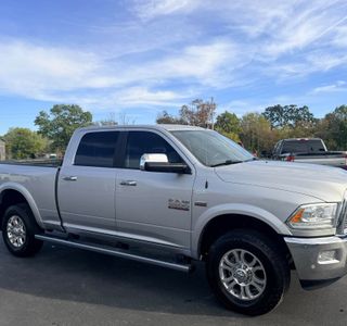 2017 RAM 3500 Laramie Crew Cab 4WD photo 3
