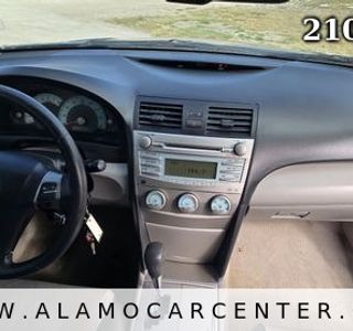 2009 Toyota Camry SE photo 17