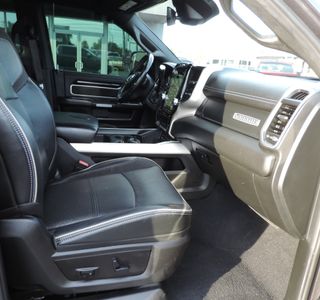 2019 RAM 3500 Crew Cab Laramie DRW 4WD photo 15