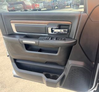 2017 RAM 3500 Laramie Crew Cab 4WD photo 15