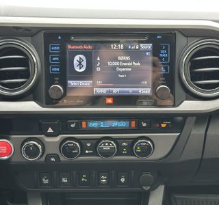 2017 Toyota Tacoma TRD Off Road Premium Long Bed V6 4WD photo 31