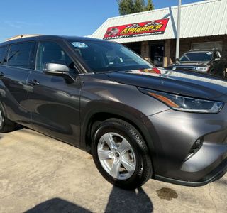2021 Toyota Highlander LE FWD V6 photo 3