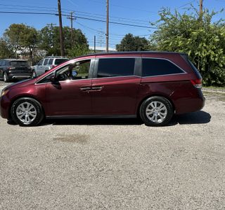 2016 Honda Odyssey EX-L w/ DVD photo 2
