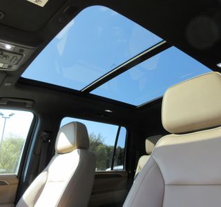 2022 Chevrolet Suburban Premier 4WD photo 26